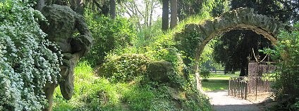 Umělá zřícenina v Podzámecké zahradě Foto: palickap Wikimedia Commons Umělá zřícenina v Podzámecké zahradě Foto: palickap Wikimedia Commons