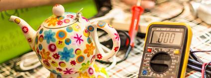 Opravář v Repair Café v Bruselu Foto: Philippe / Flickr.com Opravář v Repair Café v Bruselu Foto: Philippe / Flickr.com