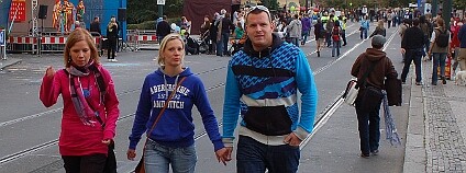 Chodci na Smetanově nábřeží během dne bez aut Hugo Charvát/Ekolist.cz Chodci na Smetanově nábřeží během dne bez aut Hugo Charvát/Ekolist.cz